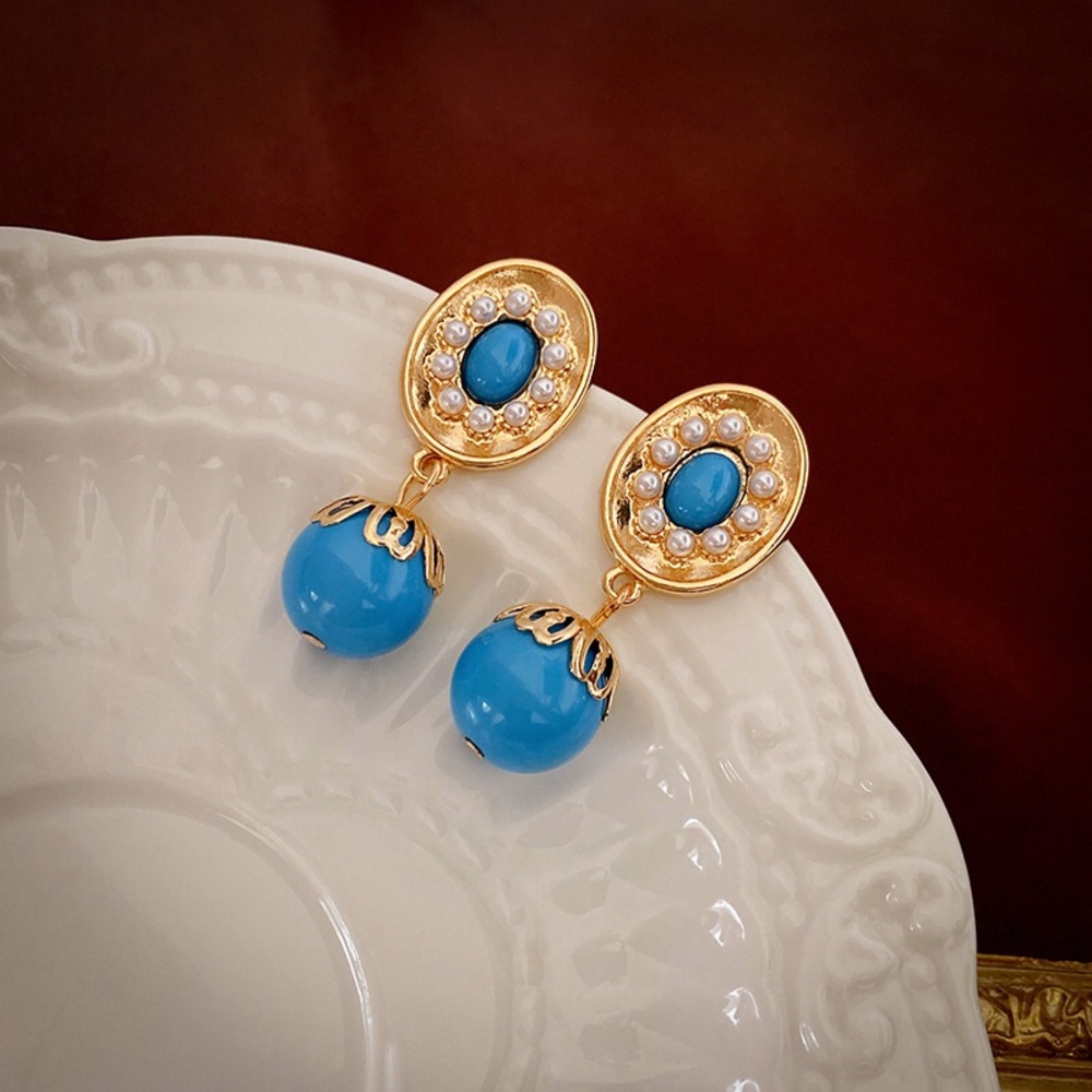 Second-hand earrings, earring accessories